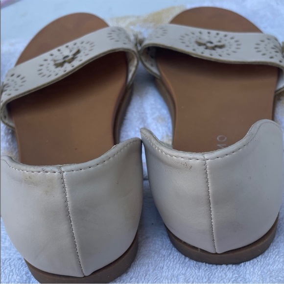 Cream Floral Women's Sandals - Picture 2 of 2